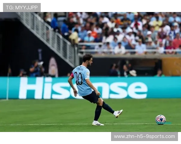 尤文弗拉霍维奇外脚背弧线球直挂死角令人喝彩